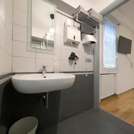 La Boutique Di Via Dell Indipendenza 3*