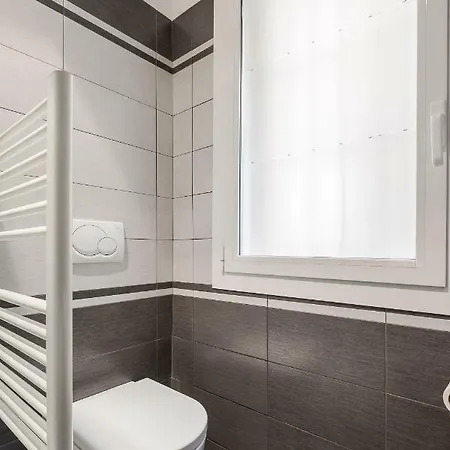 La Boutique Di Via Dell Indipendenza 3*